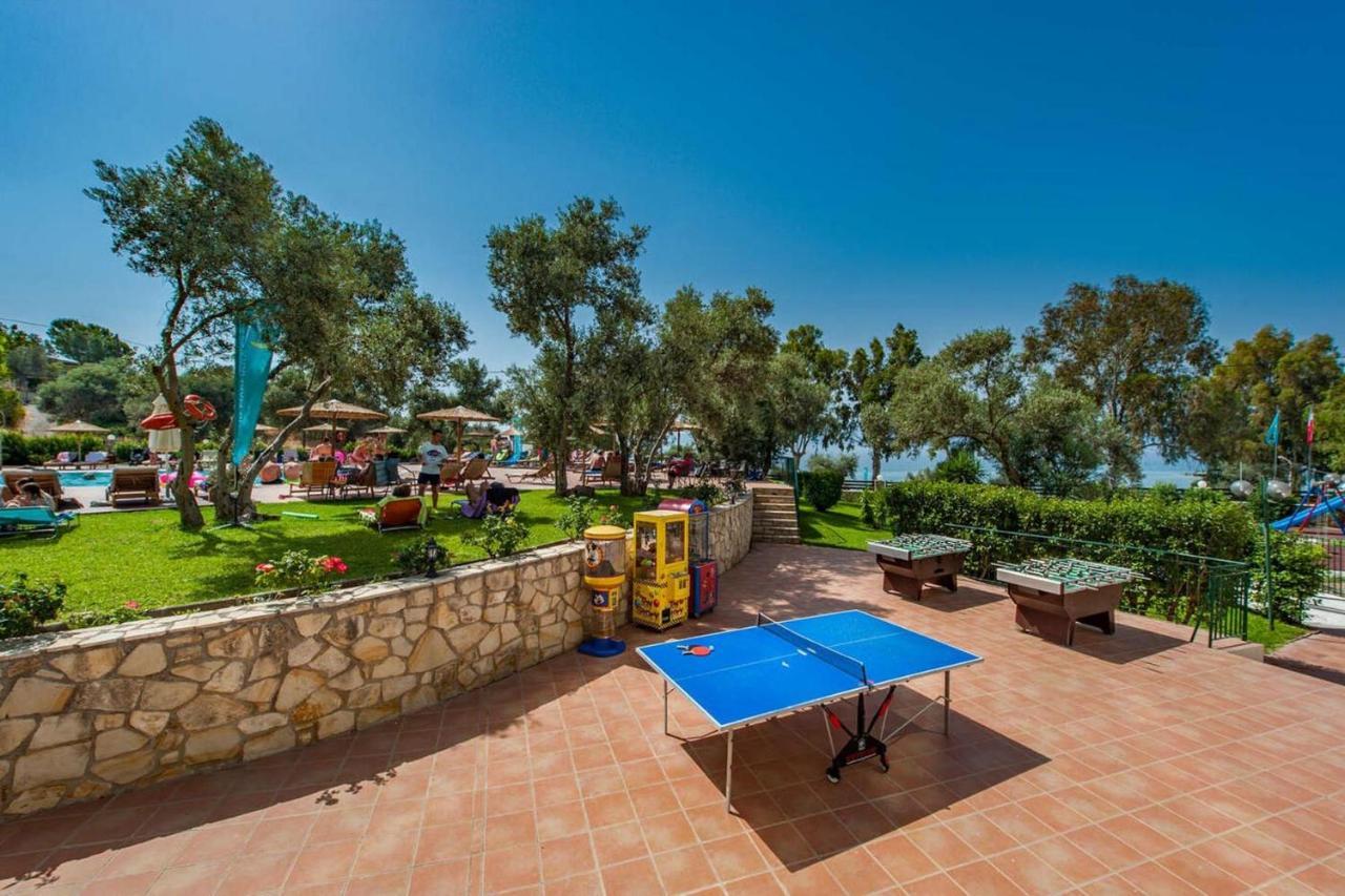 Evia Riviera Resort Амаринтос Екстериор снимка