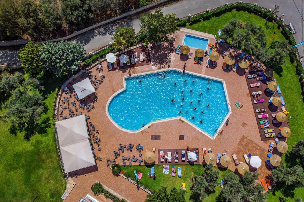 Evia Riviera Resort Амаринтос Екстериор снимка